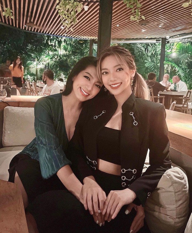 Tiểu thư làng võ khoe ảnh chụp chung với mẹ, ngắm mãi mới biết hoá ra là cựu Hoa hậu, U50 mà nhan sắc đỉnh thôi rồi - Ảnh 1. Tiểu thư làng võ khoe ảnh chụp chung với mẹ, ngắm mãi mới biết hoá ra là cựu Hoa hậu, U50 mà nhan sắc đỉnh thôi rồi - Ảnh 1.