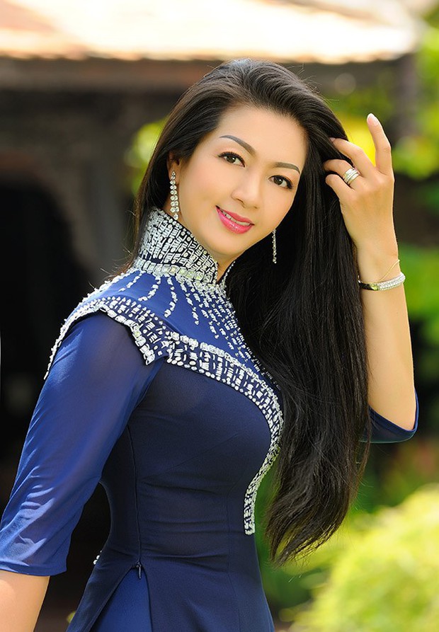 Tiểu thư làng võ khoe ảnh chụp chung với mẹ, ngắm mãi mới biết hoá ra là cựu Hoa hậu, U50 mà nhan sắc đỉnh thôi rồi - Ảnh 4. Tiểu thư làng võ khoe ảnh chụp chung với mẹ, ngắm mãi mới biết hoá ra là cựu Hoa hậu, U50 mà nhan sắc đỉnh thôi rồi - Ảnh 4.