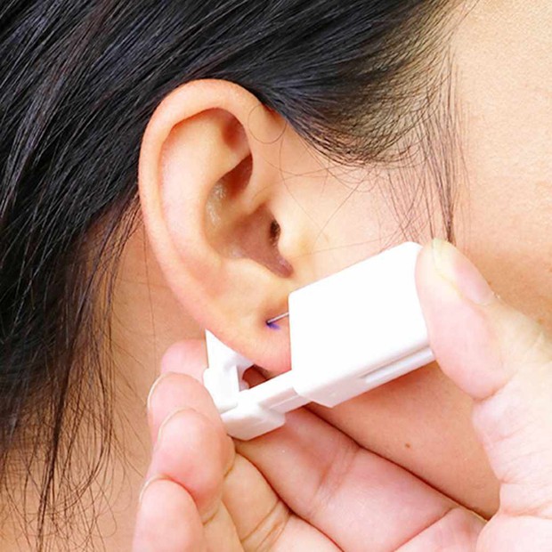 Thốn đến tận rốn với màn bấm lỗ tai tại nhà: Tưởng không đau mà vẫn đau không tưởng, chỉ người can đảm mới dám mua - Ảnh 5. Thốn đến tận rốn với màn bấm lỗ tai tại nhà: Tưởng không đau mà vẫn đau không tưởng, chỉ người can đảm mới dám mua - Ảnh 5.