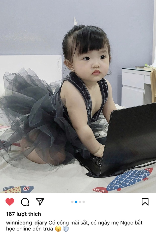 Ái nữ nhà Đông Nhi chăm chỉ học online, outfit công chúa chặt chém khiến dân tình xỉu ngang! - Ảnh 2.
