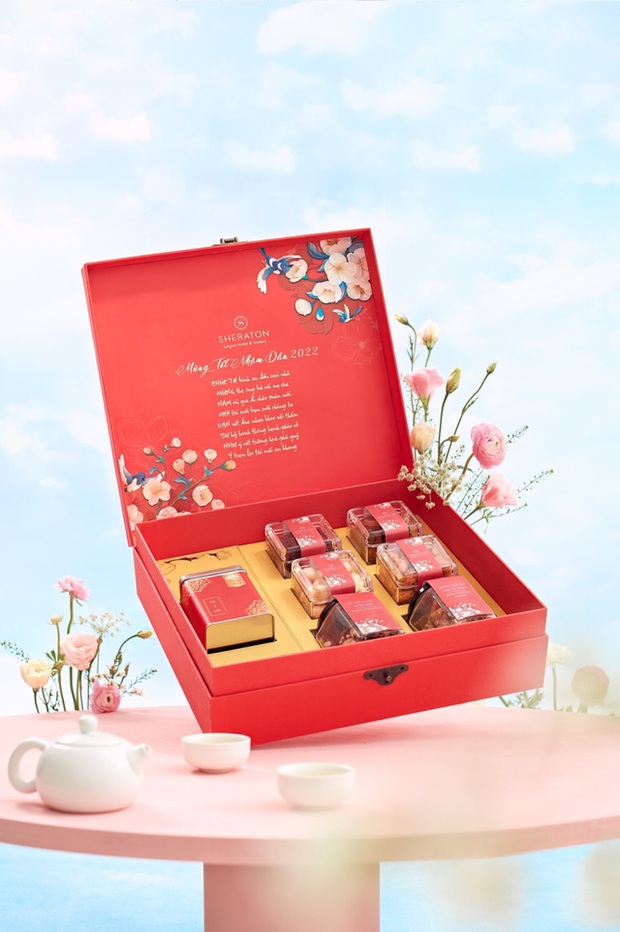 Loạt khách sạn 5 sao tung hộp quà Tết 2022 cực ấn tượng, giá đắt nhưng xắt ra miếng - Ảnh 2.