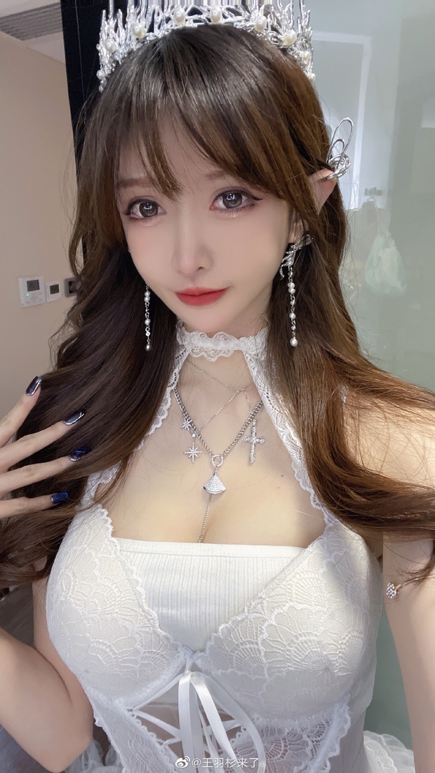 Làm lót chuột phiên bản ngực bồng bềnh, nữ streamer sexy phải kêu trời vì... lỗ vốn? - Ảnh 1.