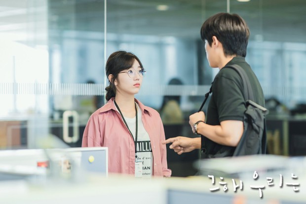 Nghe bảo phim hài mà sao ở Our Beloved Summer ai cũng khổ: Kim Da Mi mặc cảm phận nghèo, Choi Woo Sik sợ bị bỏ rơi - Ảnh 5.