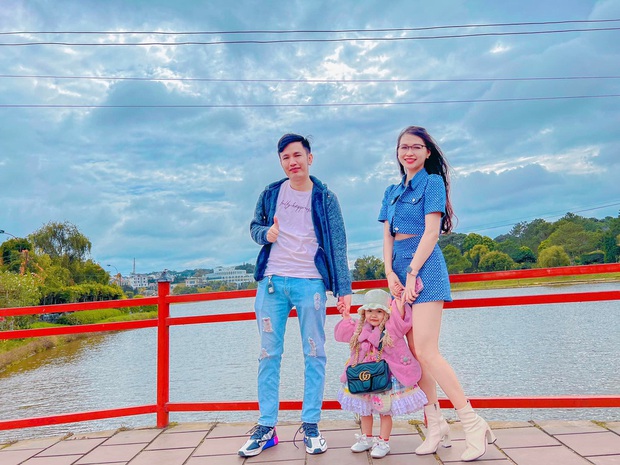 Cô vợ nhan sắc tàn tạ được chồng đắp tiền vào người, cứ hờn dỗi là được cho trăm triệu - Ảnh 3. Cô vợ nhan sắc tàn tạ được chồng đắp tiền vào người, cứ hờn dỗi là được cho trăm triệu - Ảnh 3.