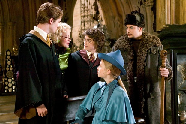 Loạt lỗi sai nhức nhối ở phim Harry Potter, fan nhận ra đảm bảo ngứa mắt: Harry bị Hagrid ép đi học sớm, riêng tập 4 chứa cả rổ sạn! - Ảnh 2.