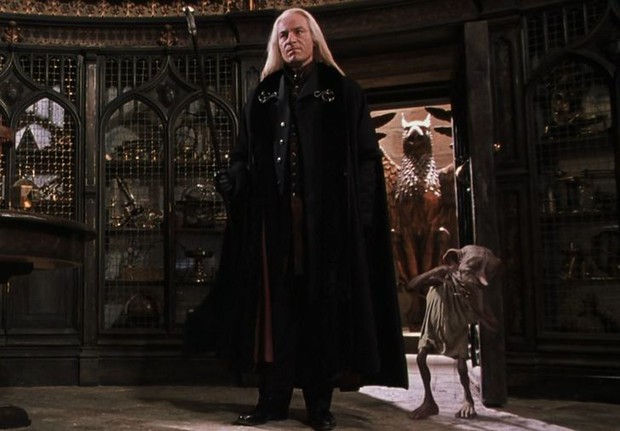 Loạt lỗi sai nhức nhối ở phim Harry Potter, fan nhận ra đảm bảo ngứa mắt: Harry bị Hagrid ép đi học sớm, riêng tập 4 chứa cả rổ sạn! - Ảnh 5. Loạt lỗi sai nhức nhối ở phim Harry Potter, fan nhận ra đảm bảo ngứa mắt: Harry bị Hagrid ép đi học sớm, riêng tập 4 chứa cả rổ sạn! - Ảnh 5.