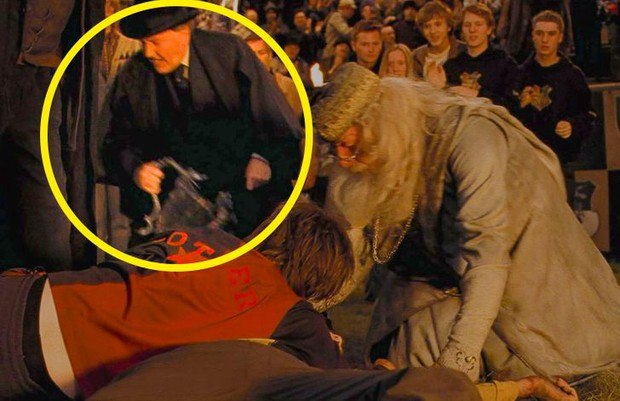 Loạt lỗi sai nhức nhối ở phim Harry Potter, fan nhận ra đảm bảo ngứa mắt: Harry bị Hagrid ép đi học sớm, riêng tập 4 chứa cả rổ sạn! - Ảnh 7.