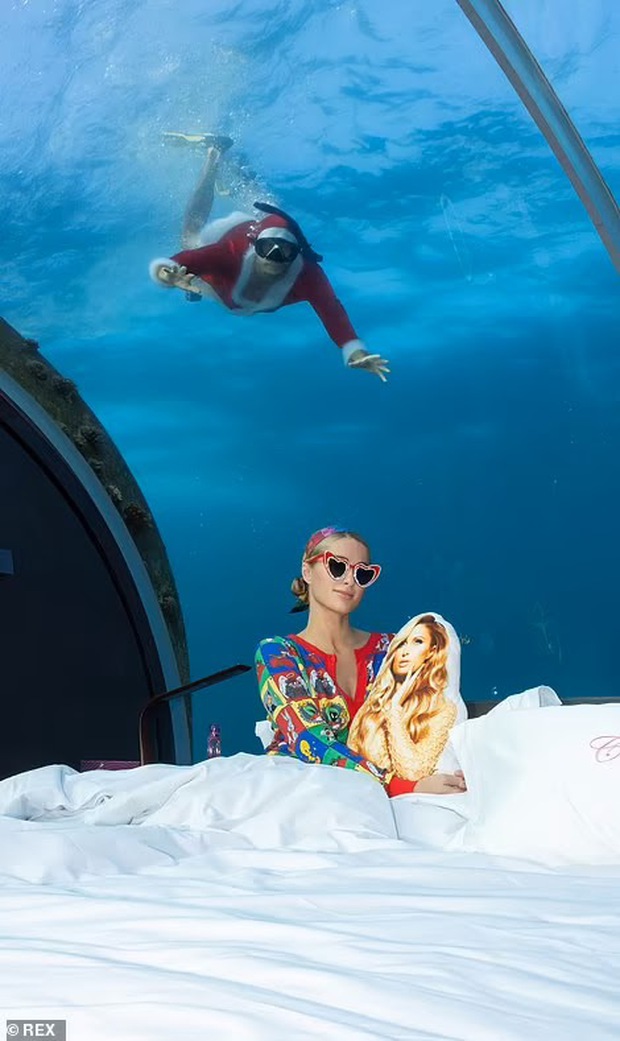 Paris Hilton gây sốc với tuần trăng mật xa hoa khó tin: Khách sạn 5m dưới biển, phòng gần nửa tỷ/đêm, chồng lặn giúp vợ sống ảo - Ảnh 7.