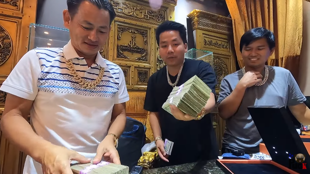 Chuyện gì thế này: Khoa Pug đã không ra video hơn nửa tháng, lập kỷ lục biến mất kể từ khi làm YouTube! - Ảnh 2. Chuyện gì thế này: Khoa Pug đã không ra video hơn nửa tháng, lập kỷ lục biến mất kể từ khi làm YouTube! - Ảnh 2.