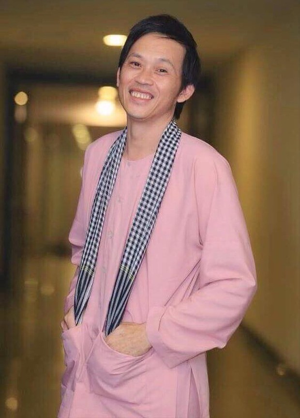 Netizen phát hiện NS Hoài Linh đã thẩm mỹ 1 điểm trên gương mặt, nhan sắc thay đổi hậu lùm xùm từ thiện - Ảnh 4. Netizen phát hiện NS Hoài Linh đã thẩm mỹ 1 điểm trên gương mặt, nhan sắc thay đổi hậu lùm xùm từ thiện - Ảnh 4.