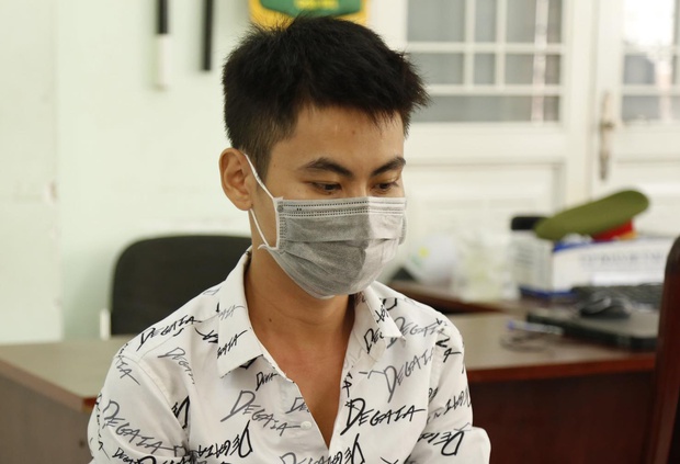 Bình Dương: Thanh niên 22 tuổi giả cảnh sát để cưỡng dâm và cướp tiền của cô gái 19 tuổi - Ảnh 1. Bình Dương: Thanh niên 22 tuổi giả cảnh sát để cưỡng dâm và cướp tiền của cô gái 19 tuổi - Ảnh 1.