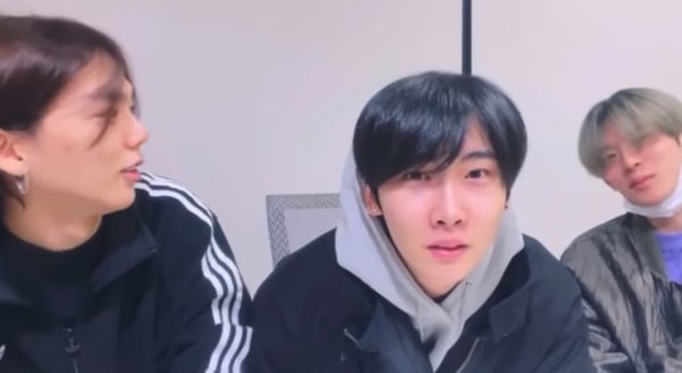 Nam idol chê bai visual gây vỡ mộng của 1 đồng nghiệp nữ nhóm B giấu tên, netizen cạn lời vì sự vô duyên này - Ảnh 3. Nam idol chê bai visual gây vỡ mộng của 1 đồng nghiệp nữ nhóm B giấu tên, netizen cạn lời vì sự vô duyên này - Ảnh 3.
