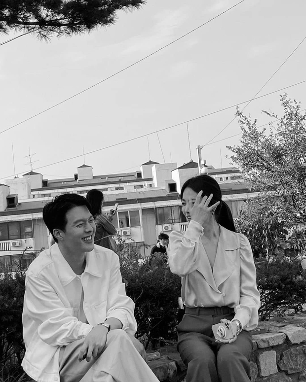 3 cặp đôi Hàn ở hậu trường còn tình hơn trên phim: Cả Song Hye Kyo lẫn Song Joong Ki đều tìm được hạnh phúc mới? - Ảnh 3.