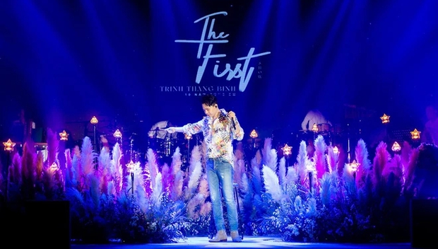 Trịnh Thăng Bình có màn song ca ngọt ngào với tình cũ Liz Kim Cương trong liveshow 10 năm, bật khóc khi hát ca khúc tự nhận dở nhất? - Ảnh 1. Trịnh Thăng Bình có màn song ca ngọt ngào với tình cũ Liz Kim Cương trong liveshow 10 năm, bật khóc khi hát ca khúc tự nhận dở nhất? - Ảnh 1.