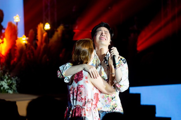 Trịnh Thăng Bình có màn song ca ngọt ngào với tình cũ Liz Kim Cương trong liveshow 10 năm, bật khóc khi hát ca khúc tự nhận dở nhất? - Ảnh 9. Trịnh Thăng Bình có màn song ca ngọt ngào với tình cũ Liz Kim Cương trong liveshow 10 năm, bật khóc khi hát ca khúc tự nhận dở nhất? - Ảnh 9.