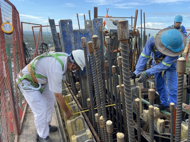 Collapsed working floor at My Thuan 2 bridge project, a worker fell into the river and went missing - Photo 1. Collapsed working floor at My Thuan 2 bridge project, a worker fell into the river and went missing - Photo 1.