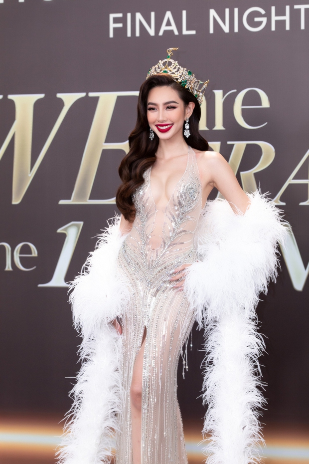 Thảm đỏ Chung kết Miss Grand Vietnam: Thùy Tiên xuất hiện lộng lẫy, dàn mỹ nhân đổ bộ - Ảnh 2.