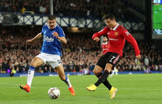 Ronaldo ghi bàn, Man Utd ngược dòng quật ngã Everton - Ảnh 2.