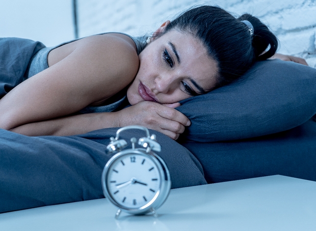6 thói quen ăn uống nhiều người mắc có thể gây mất ngủ - Ảnh 1.