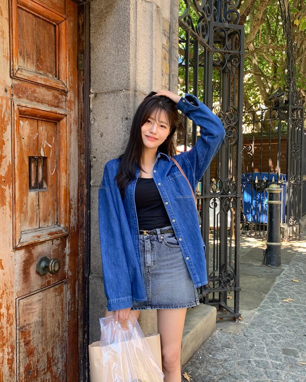 4 xu hướng đồ denim của mùa thu 2022 - Ảnh 2. 4 xu hướng đồ denim của mùa thu 2022 - Ảnh 2.