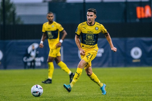 Đồng đội chia sẻ những điều thật lòng về Quang Hải và vấn đề của Pau FC - Ảnh 2.