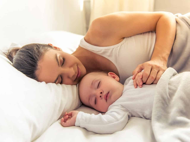 Nên cho trẻ ngủ một mình từ khi nào và cách luyện cho con ngủ riêng - Ảnh 2.