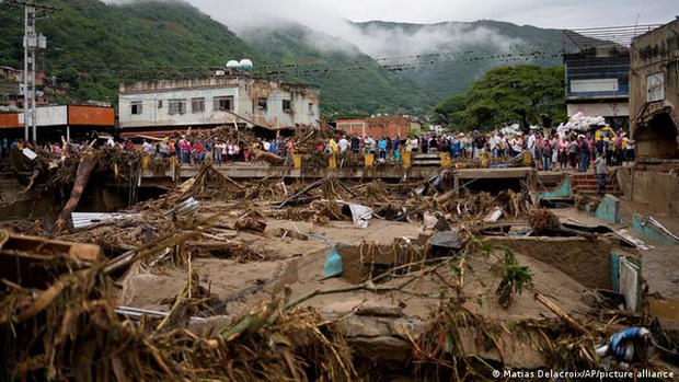 Số người tử vong do lũ lụt và lở đất ở Venezuela tăng lên 43 - Ảnh 1.