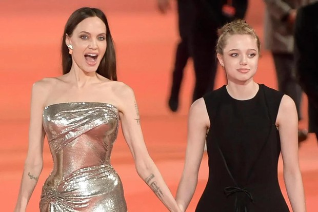 Where was the Vietnamese-born son when Angelina Jolie and Brad Pitt sued?  - Photo 6.