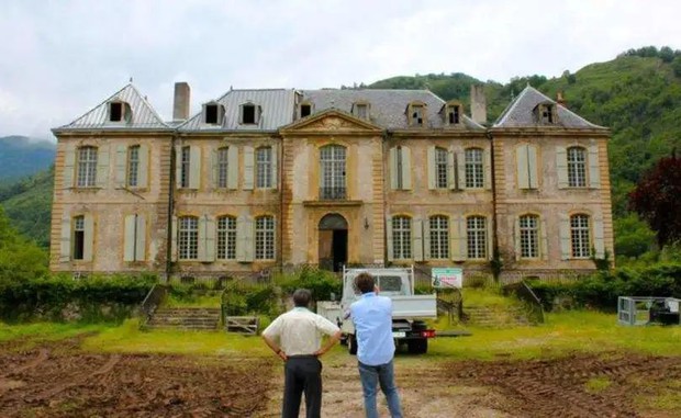 Đôi vợ chồng mua lâu đài ma ở Pháp và chặng đường biến nơi đây trở thành địa điểm nổi tiếng thế giới - Ảnh 3.