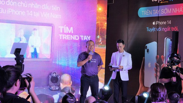 Khách Việt xếp hàng từ giữa khuya để nhận iPhone 14 trong ngày mở bán đầu tiên, bản Pro Max được ưa chuộng - Ảnh 7.