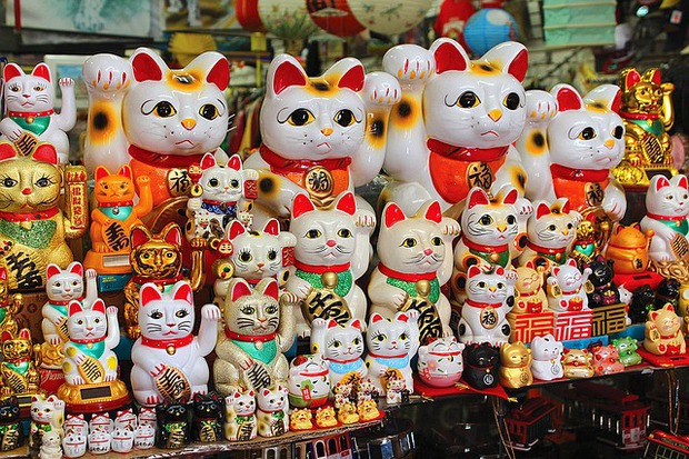Nguồn gốc và ý nghĩa bất ngờ của “chú mèo vẫy khách” cầu may nổi tiếng trong văn hóa Nhật Bản - Ảnh 3.