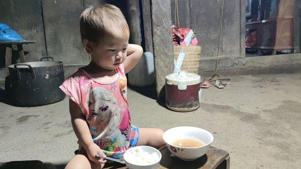 Kỷ lục buồn trên đỉnh Pà Cò: “Đẻ được con trai mới thôi” - Ảnh 1.