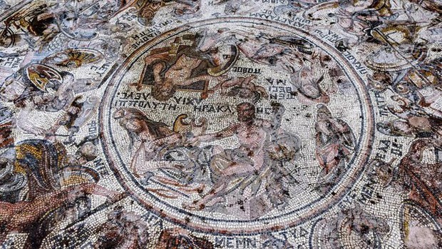 Khai quật bức tranh khảm 1.600 năm tuổi của Hercules và 40 tình nhân của Neptune - Ảnh 1.