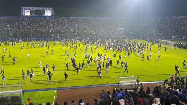 Sau vụ bạo loạn kinh hoàng, Indonesia đối mặt nguy cơ bị FIFA cấm tổ chức các giải đấu lớn - Ảnh 1.