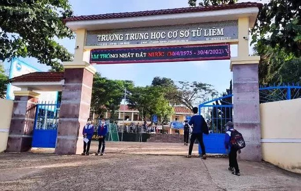 Nam sinh lớp 9 bị đâm tử vong trên đường đi học về - Ảnh 1.