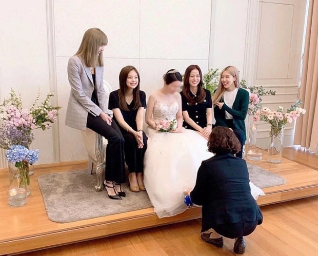Sao châu Á đi đám cưới: SNSD - BLACKPINK giản dị tránh chiếm sự chú ý, vợ chồng Hyun Bin và Son Ye Jin ứng xử cực tinh tế - Ảnh 2.