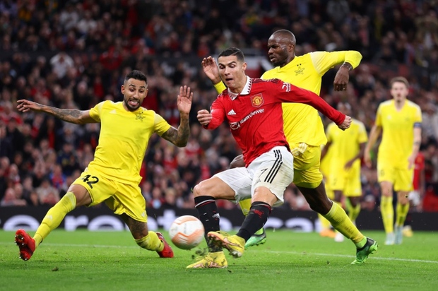 Ronaldo ghi bàn, Man Utd qua vòng bảng Europa League - Ảnh 1.