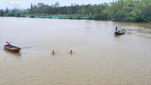 Tìm thấy thi thể nam sinh lớp 9 nhảy cầu tự tử ở Quảng Nam - Ảnh 1.