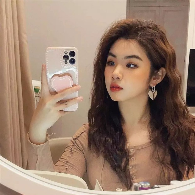 So kè nhan sắc vợ các nam streamer nổi tiếng nhất Việt Nam - Ảnh 9. So kè nhan sắc vợ các nam streamer nổi tiếng nhất Việt Nam - Ảnh 9.