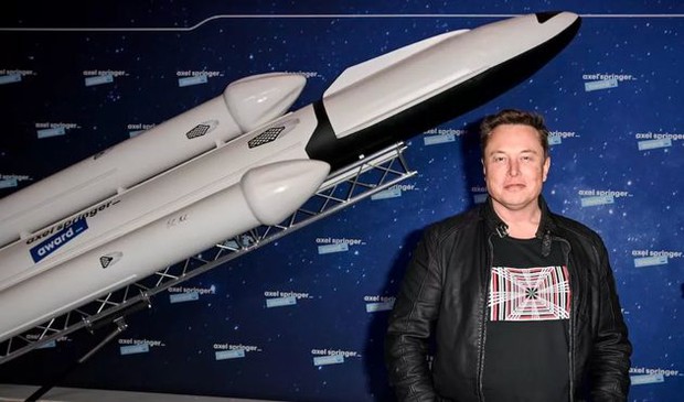 Tỷ phú Elon Musk và thú chơi lạ đời: Tậu tên lửa chẳng chớp mắt, càng mua sắm tiền đổ về càng nhiều - Ảnh 1.