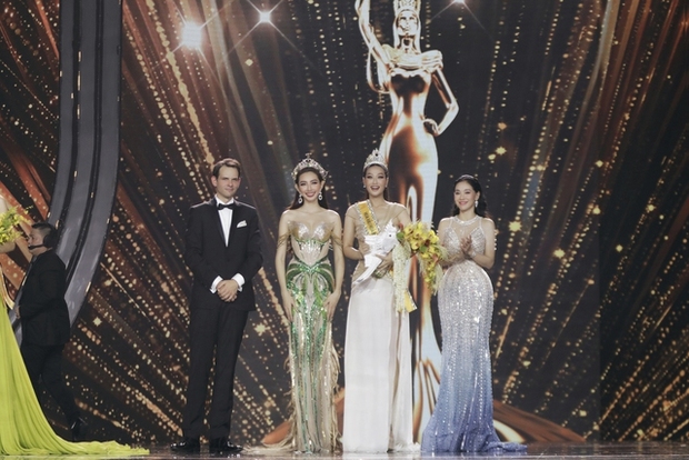 Trọn vẹn khoảnh khắc xúc động của Đoàn Thiên Ân khi đăng quang Hoa hậu Hòa bình Việt Nam - Ảnh 3.