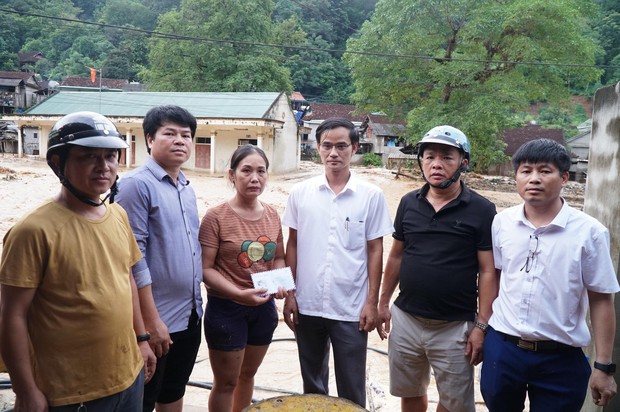 Lũ quét ở Kỳ Sơn, Nghệ An: Giáo viên trắng tay vì lũ, học trò mất chốn nương thân - Ảnh 6.
