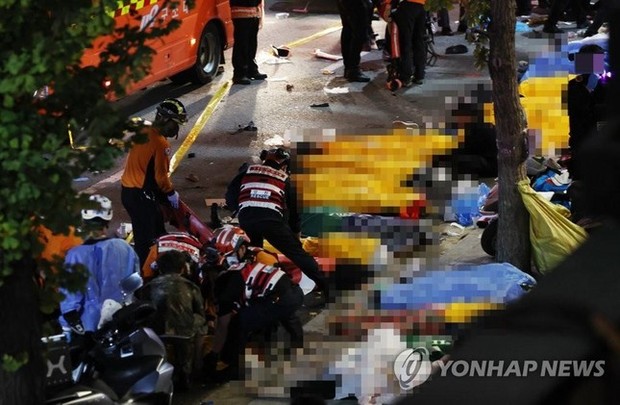 Giẫm đạp kinh hoàng ở Seoul: Số người chết lên đến 120, Tổng thống Yoon họp khẩn - Ảnh 9.