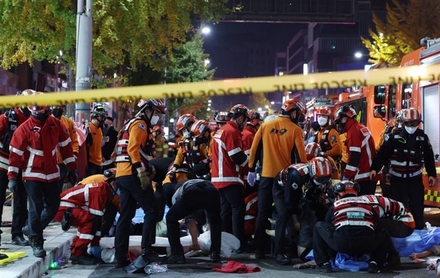 Thảm họa giẫm đạp trong lễ hội Halloween tại Seoul: Ít nhất 149 người chết - Ảnh 1.