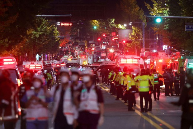 Giẫm đạp kinh hoàng ở Seoul: Số người chết lên đến 120, Tổng thống Yoon họp khẩn - Ảnh 2.