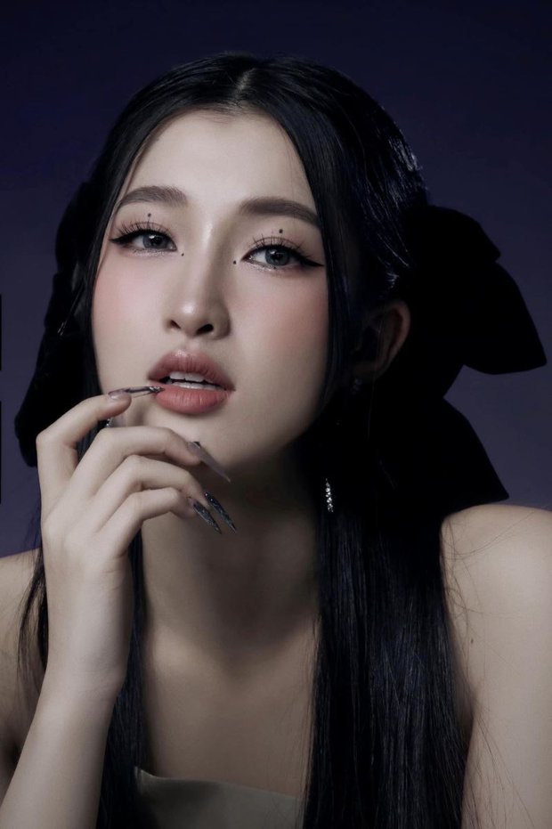 Á hậu Phương Nhi cosplay Jisoo BLACKPINK, nhan sắc một chín một mười với bản gốc - Ảnh 3.