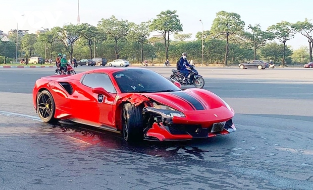 Siêu xe Ferrari biển ngoại giao gây tai nạn, xử lý như thế nào? - Ảnh 1.
