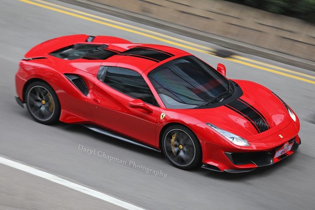 Ferrari 488 va chạm với xe máy sáng nay mạnh cỡ nào? Giá bao nhiêu? - Ảnh 2.