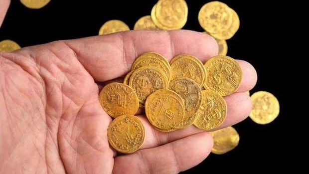 Hé lộ kho báu vàng ròng 1.400 năm ở Israel - Ảnh 1.