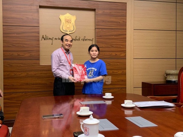 Đang đi làm công nhân, nữ sinh người Nùng bất ngờ nhận thông tin được đi học ĐH Y Hà Nội - Ảnh 2.